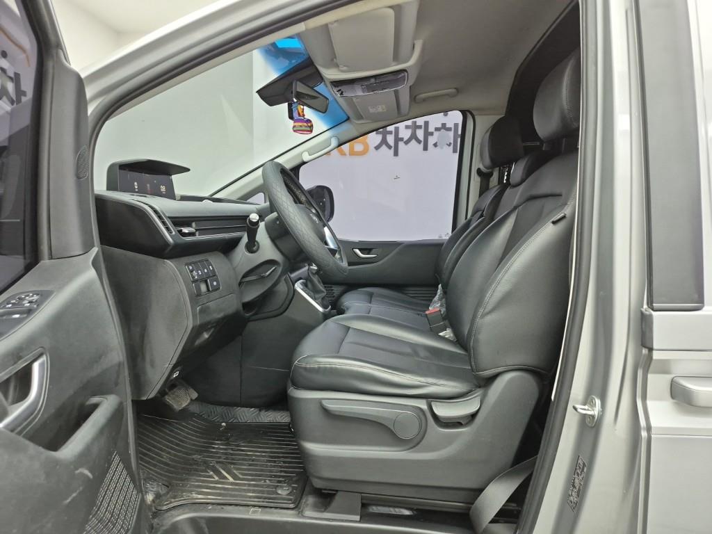 HYUNDAI Staria - Vista 11