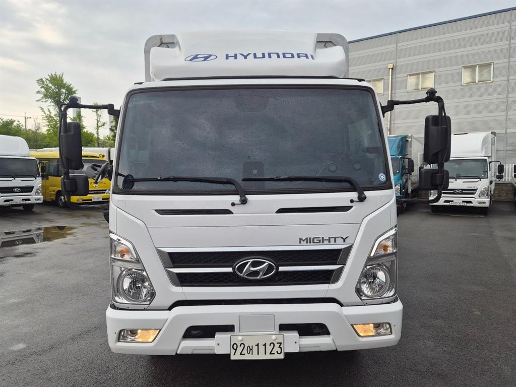 medium and large cargo truck - Vista 2