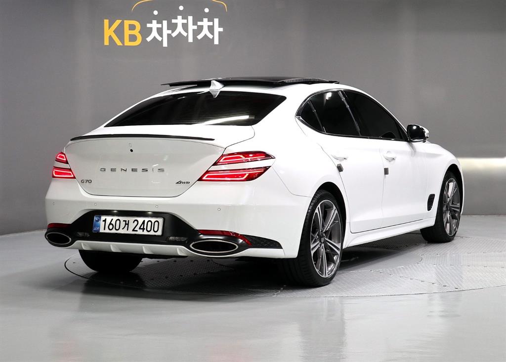 Genesis G70 - Vista 3