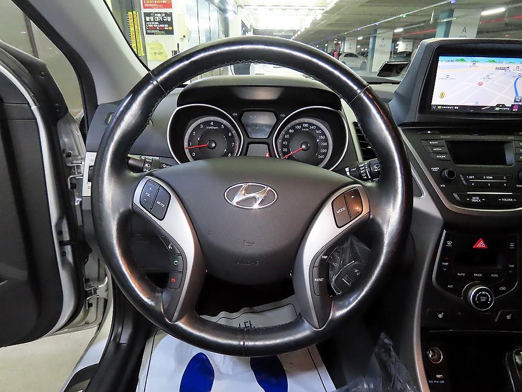 HYUNDAI Avante - Vista 8
