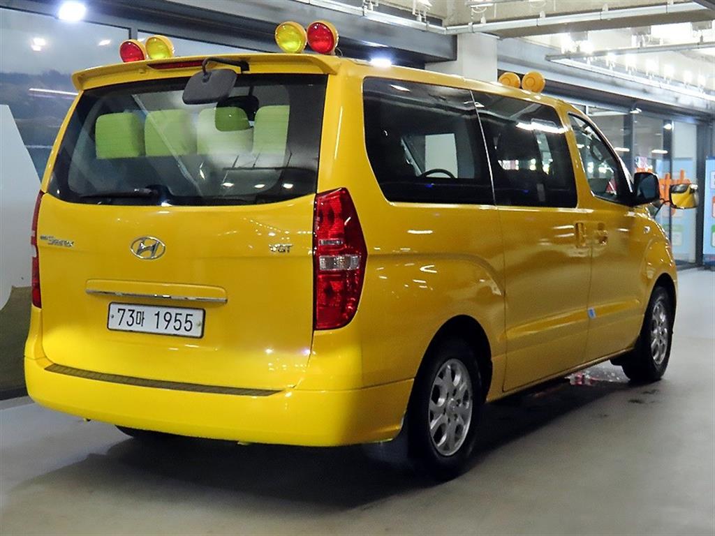 HYUNDAI Starex - Vista 4