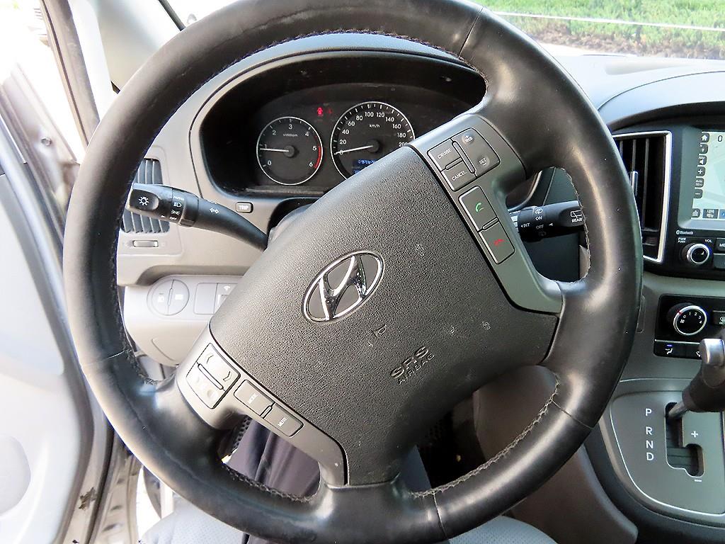 HYUNDAI Starex - Vista 8