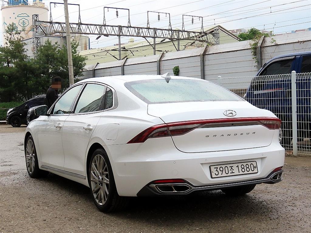 HYUNDAI Grandeur - Vista 3