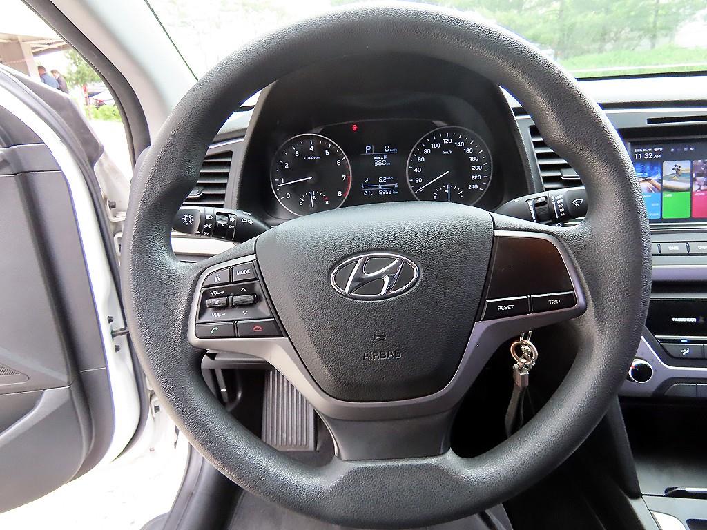 HYUNDAI Avante - Vista 8