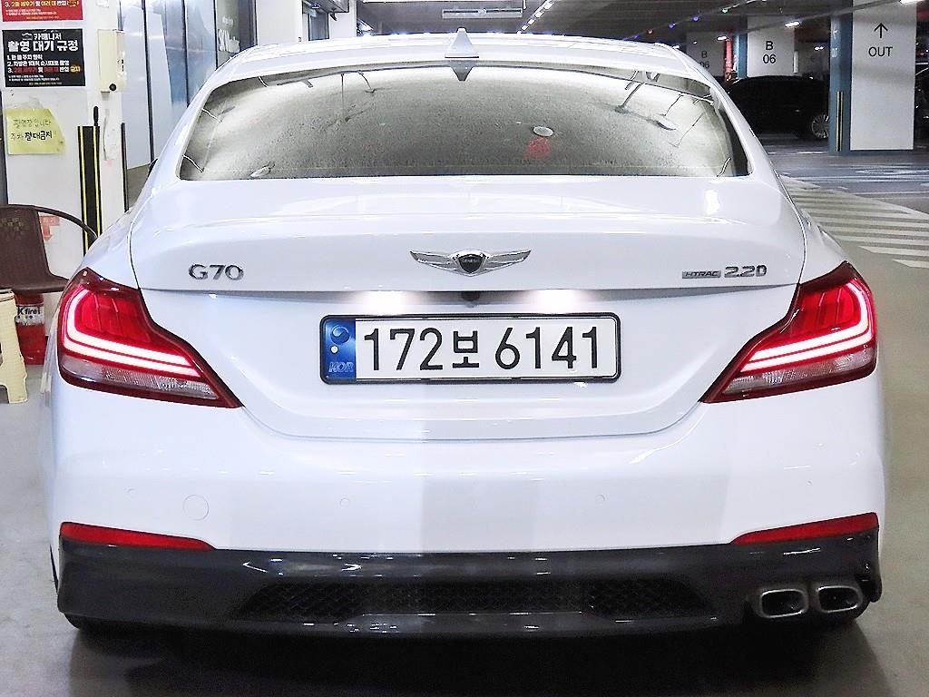 Genesis G70 - Vista 5