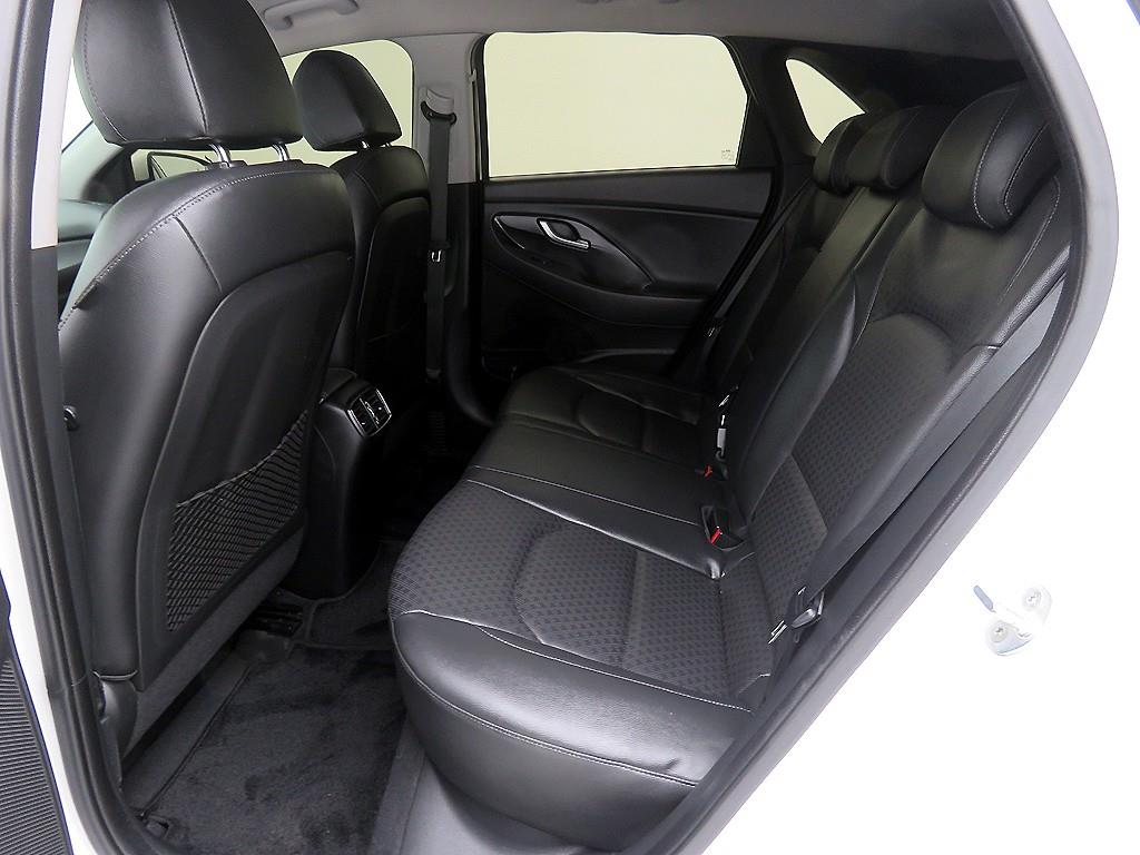 HYUNDAI i30 - Vista 8