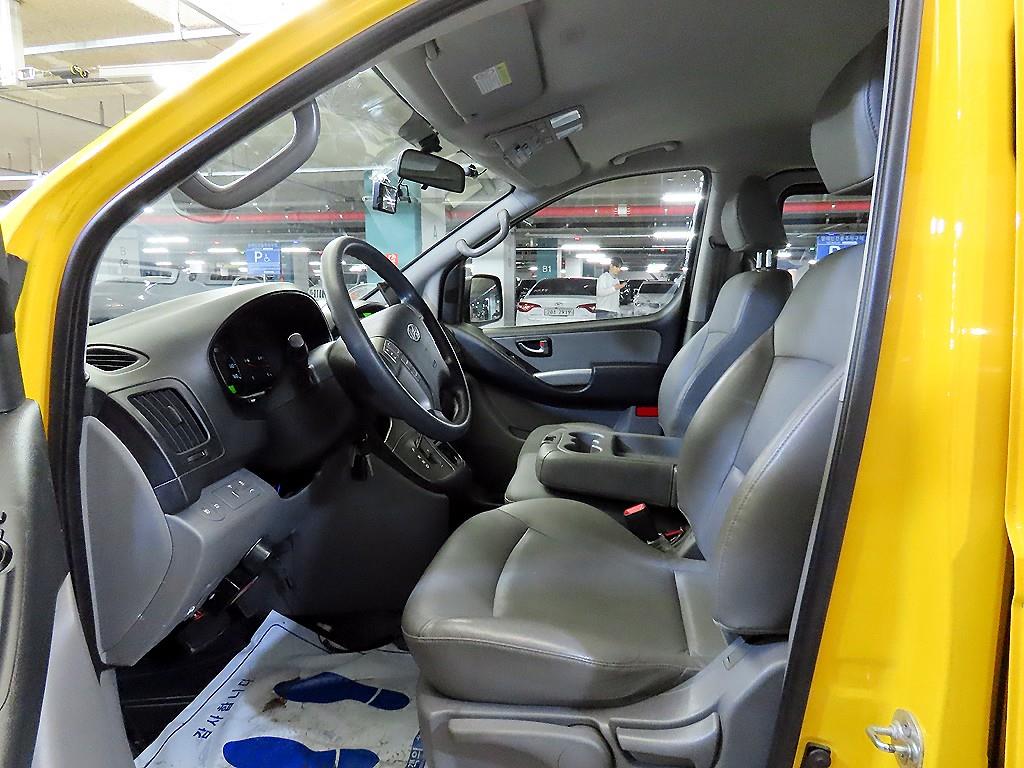 HYUNDAI Starex - Vista 6