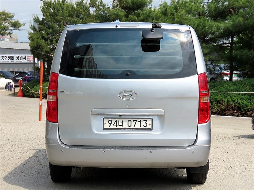 HYUNDAI Starex - Vista 4
