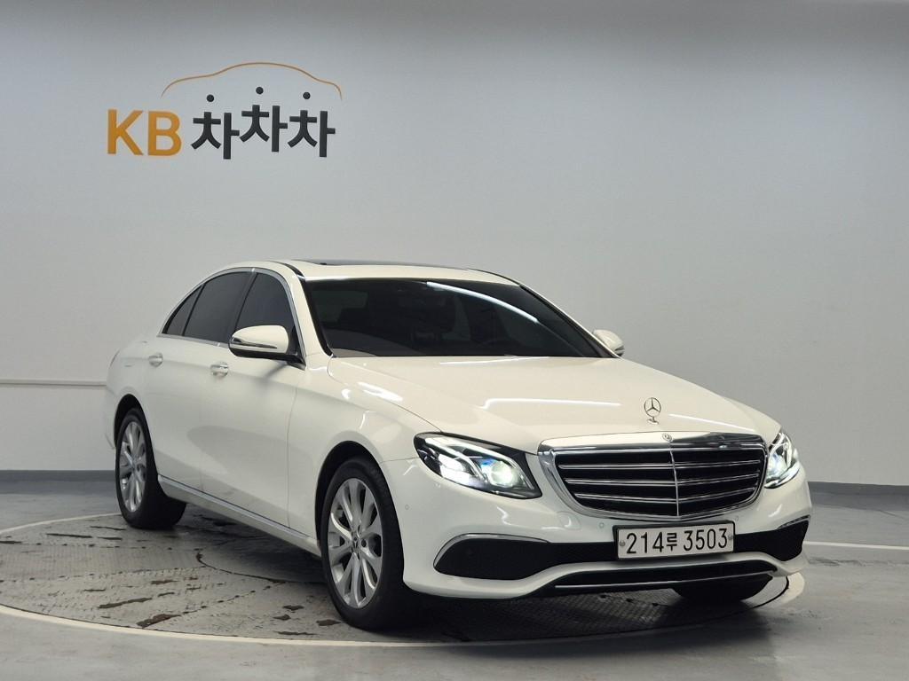 Mercedes Benz E class - Vista 4