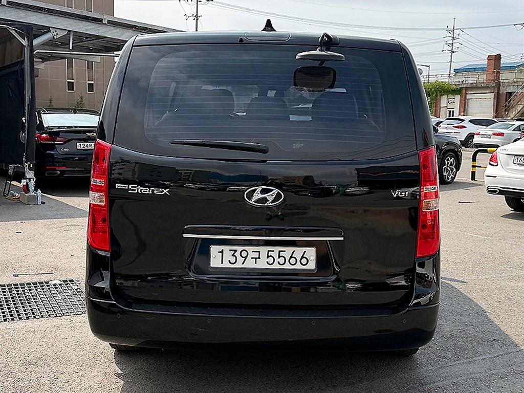 HYUNDAI Starex - Vista 3