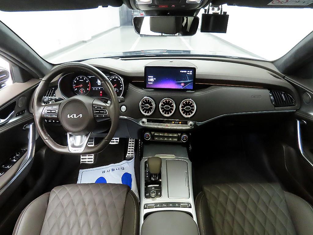 KIA Stinger - Vista 8