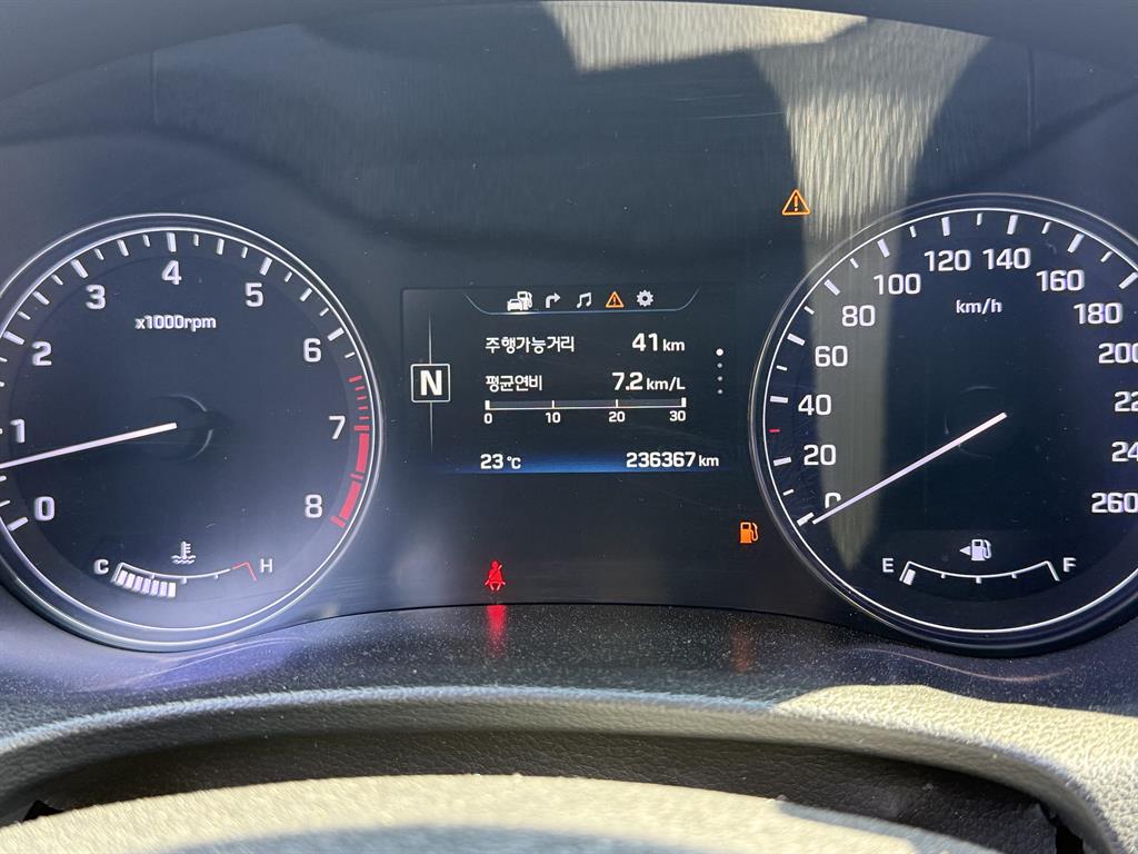 HYUNDAI Genesis - Vista 4