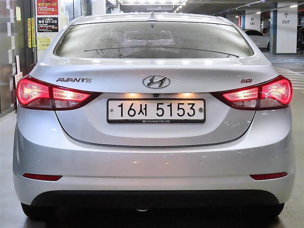 HYUNDAI Avante - Vista 5