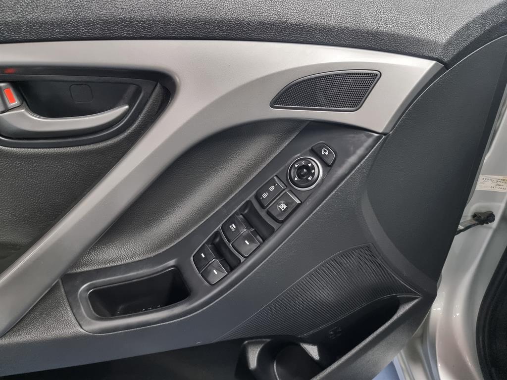 HYUNDAI Avante - Vista 8