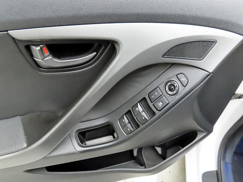 HYUNDAI Avante - Vista 11