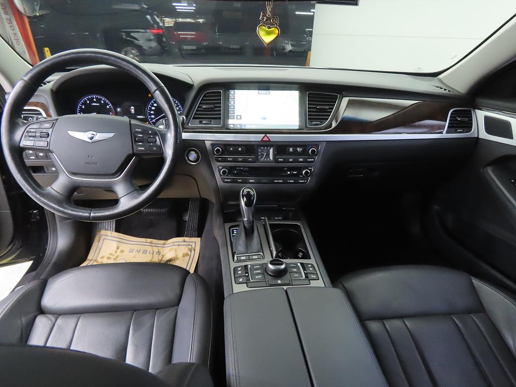 HYUNDAI Genesis - Vista 7