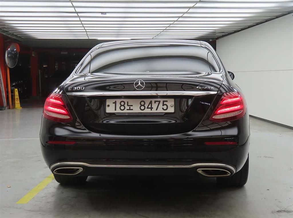 Mercedes Benz E class - Vista 3