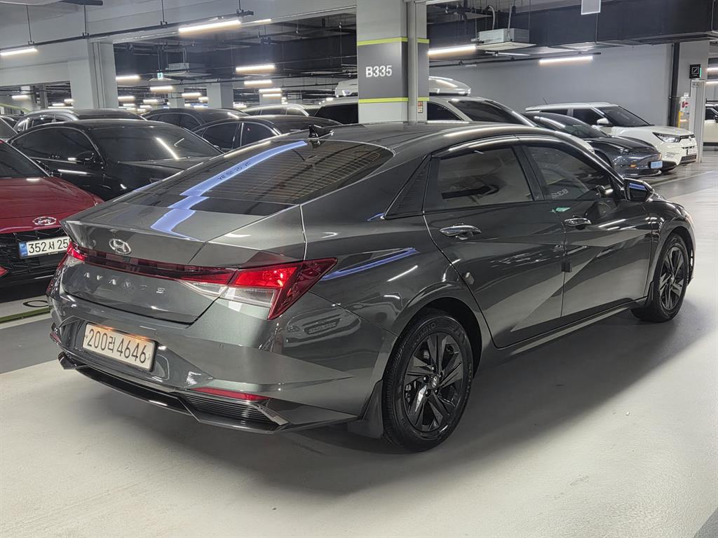 HYUNDAI Avante - Vista 6