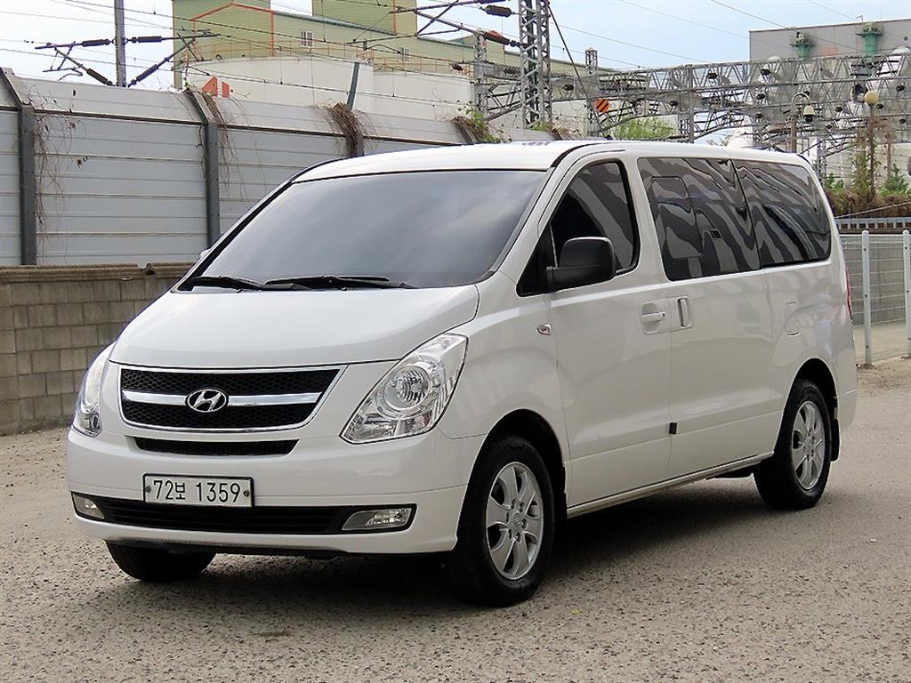 HYUNDAI Starex - Vista 2
