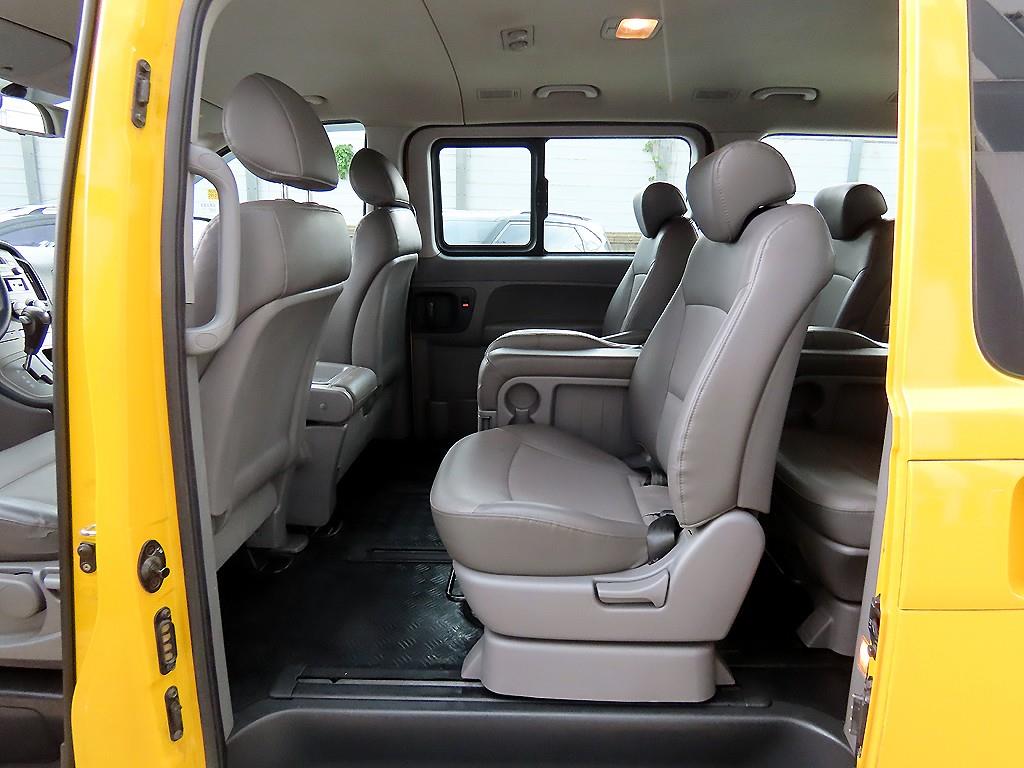HYUNDAI Starex - Vista 6