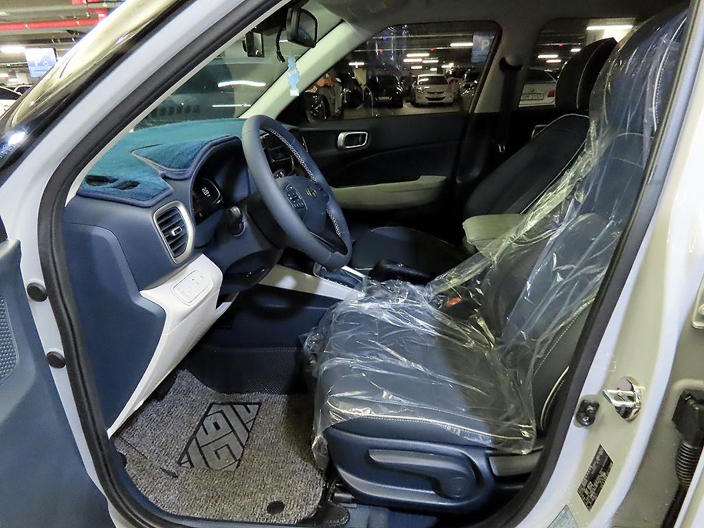 HYUNDAI Venue - Vista 6