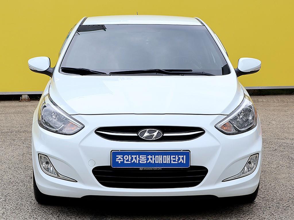 HYUNDAI Accent 2017 Blanco - Importación desde Corea - HF Imports Iquique - Foto 1
