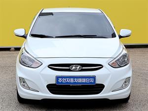 HYUNDAI Accent - Vista 2