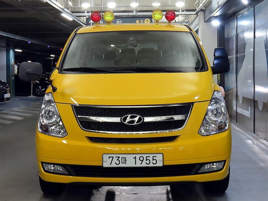 HYUNDAI Starex - Vista 2