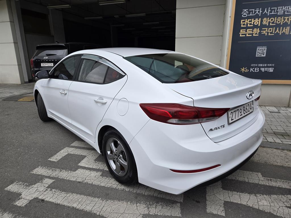 HYUNDAI Avante - Vista 4