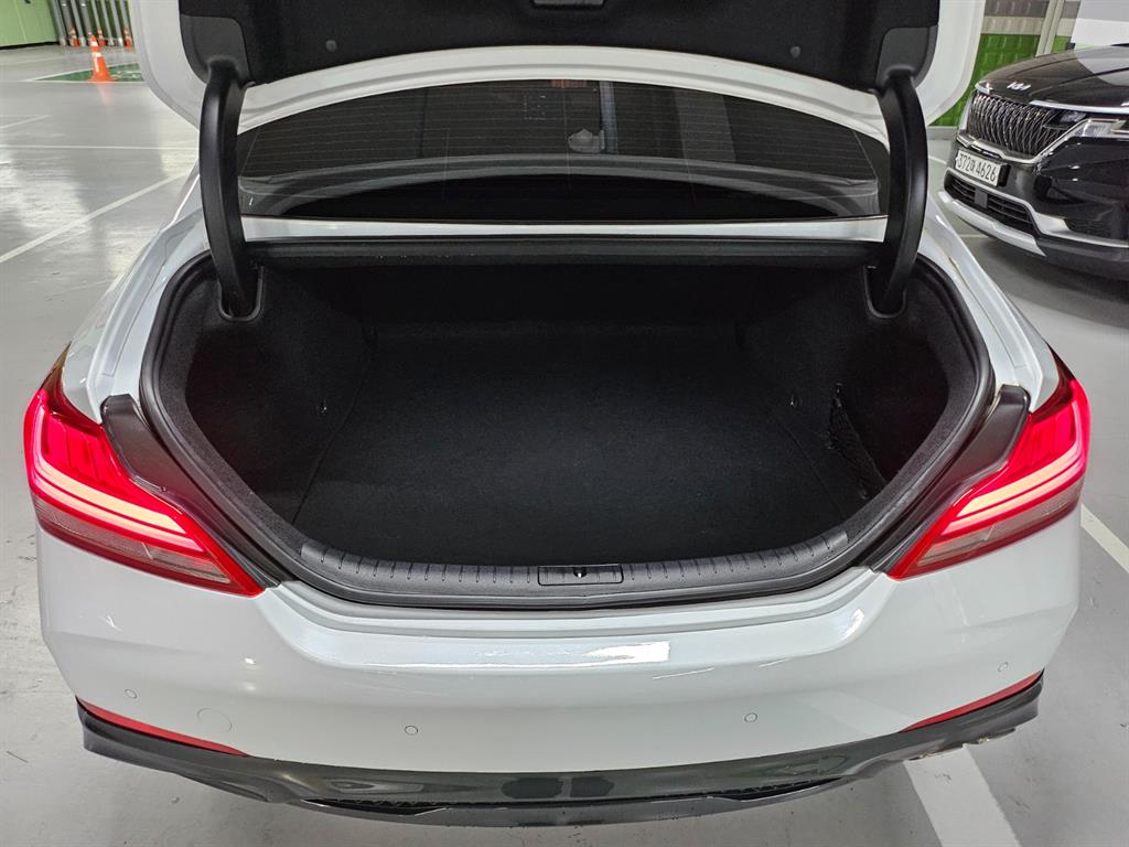 Genesis G70 - Vista 5