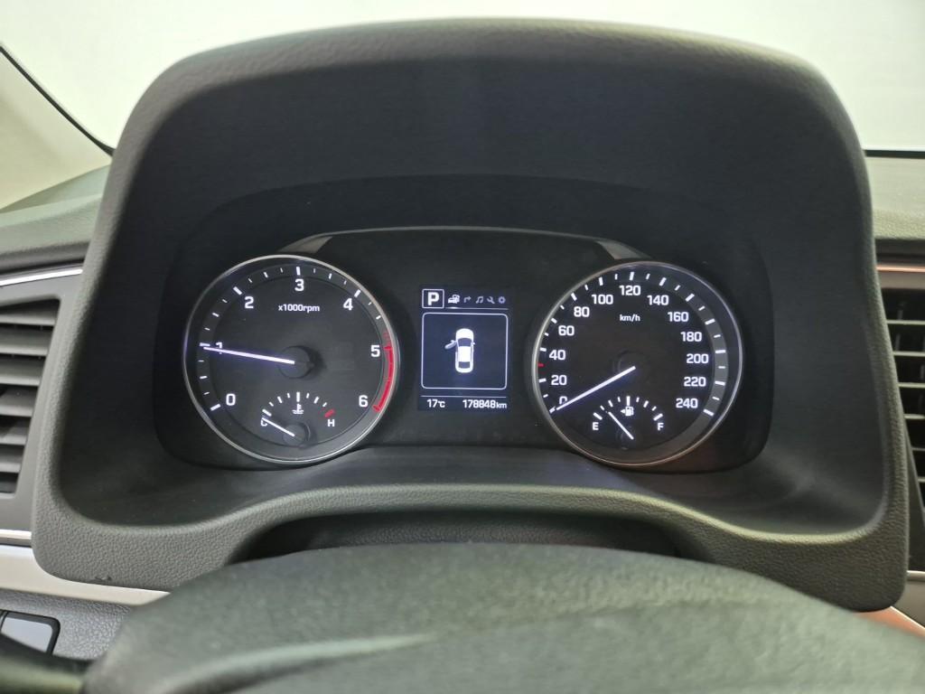 HYUNDAI Avante - Vista 6