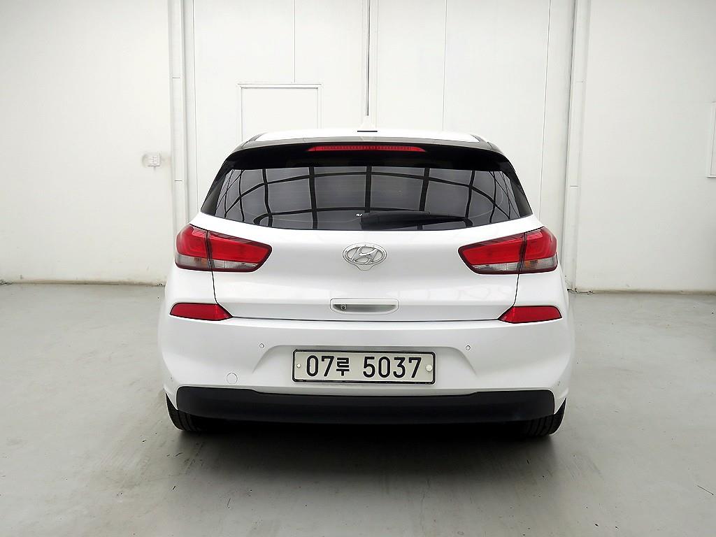 HYUNDAI i30 - Vista 3