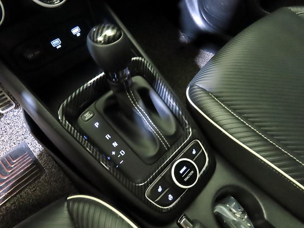 HYUNDAI Venue - Vista 12