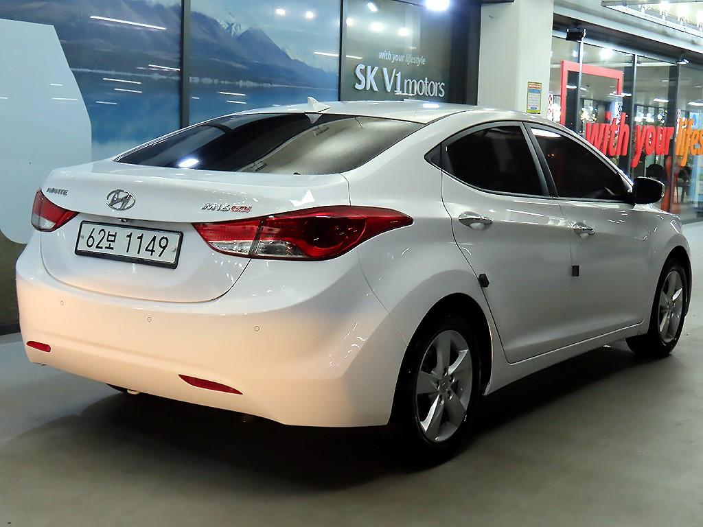 HYUNDAI Avante - Vista 4