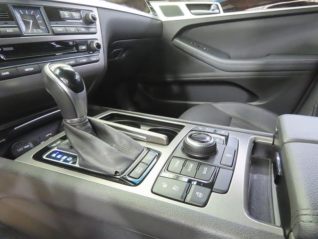 HYUNDAI Genesis - Vista 11