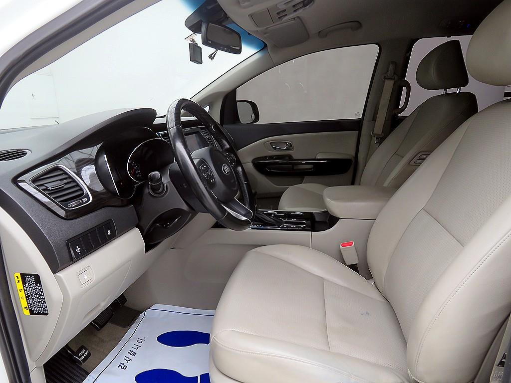 KIA Carnival - Vista 6