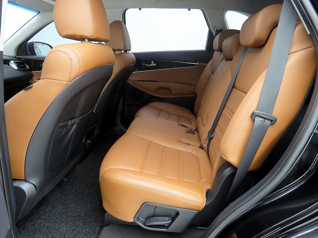 KIA Sorento - Vista 8
