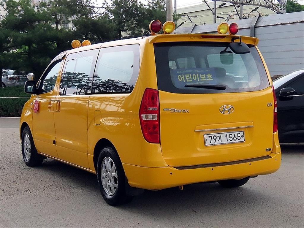 HYUNDAI Starex - Vista 3