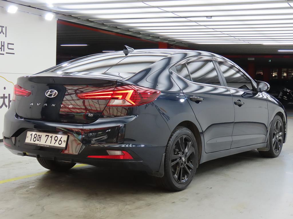HYUNDAI Avante - Vista 3
