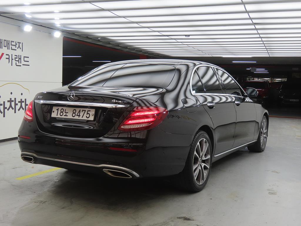 Mercedes Benz E class - Vista 4