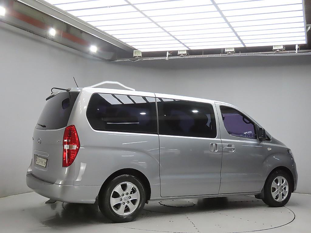 HYUNDAI Starex - Vista 7