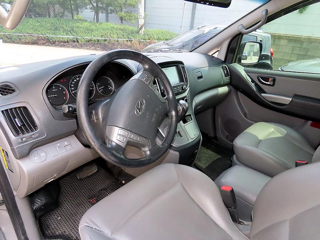 HYUNDAI Starex - Vista 7