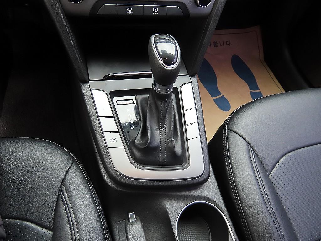 HYUNDAI Avante - Vista 10