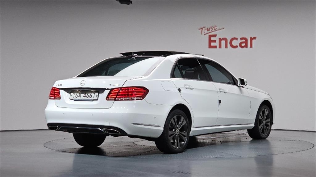 Mercedes Benz E class - Vista 2