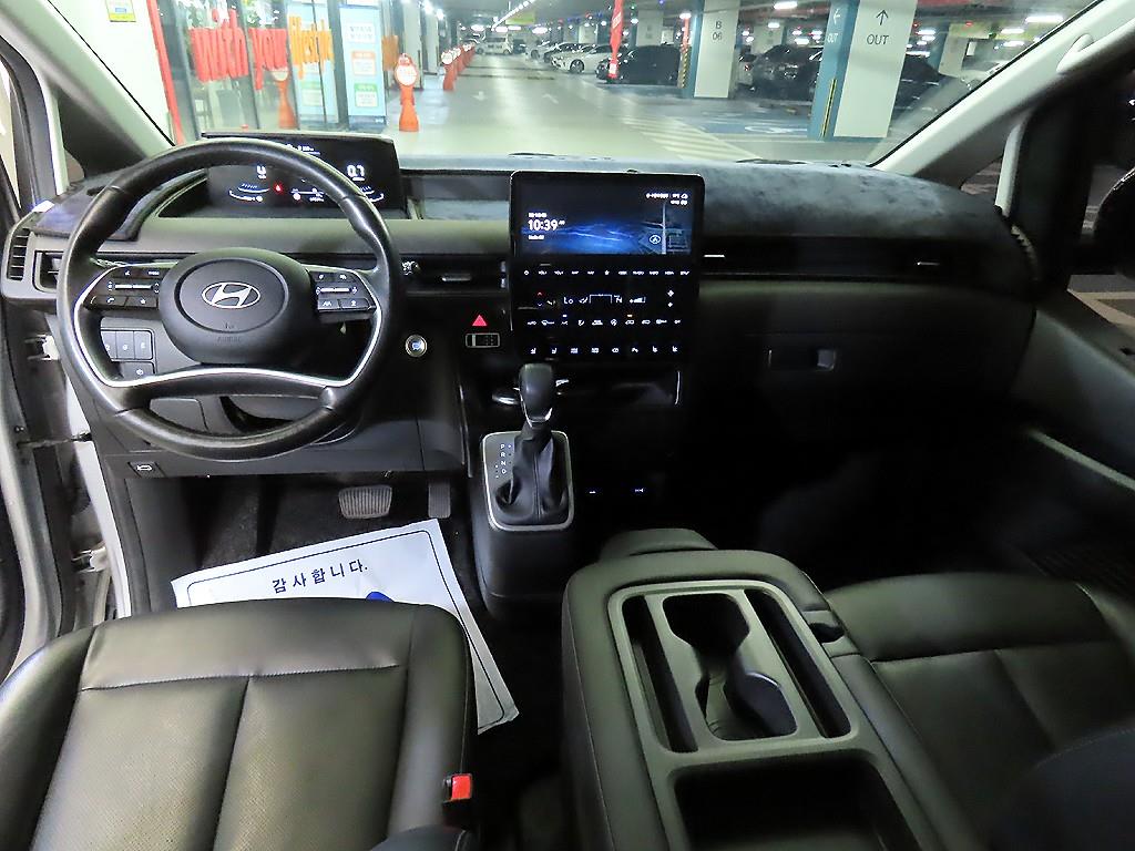 HYUNDAI Staria - Vista 10