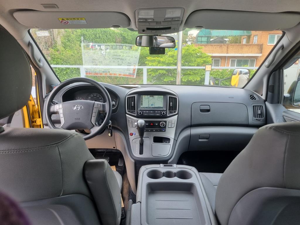 HYUNDAI Starex - Vista 7