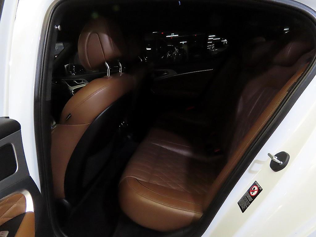 Genesis G70 - Vista 7