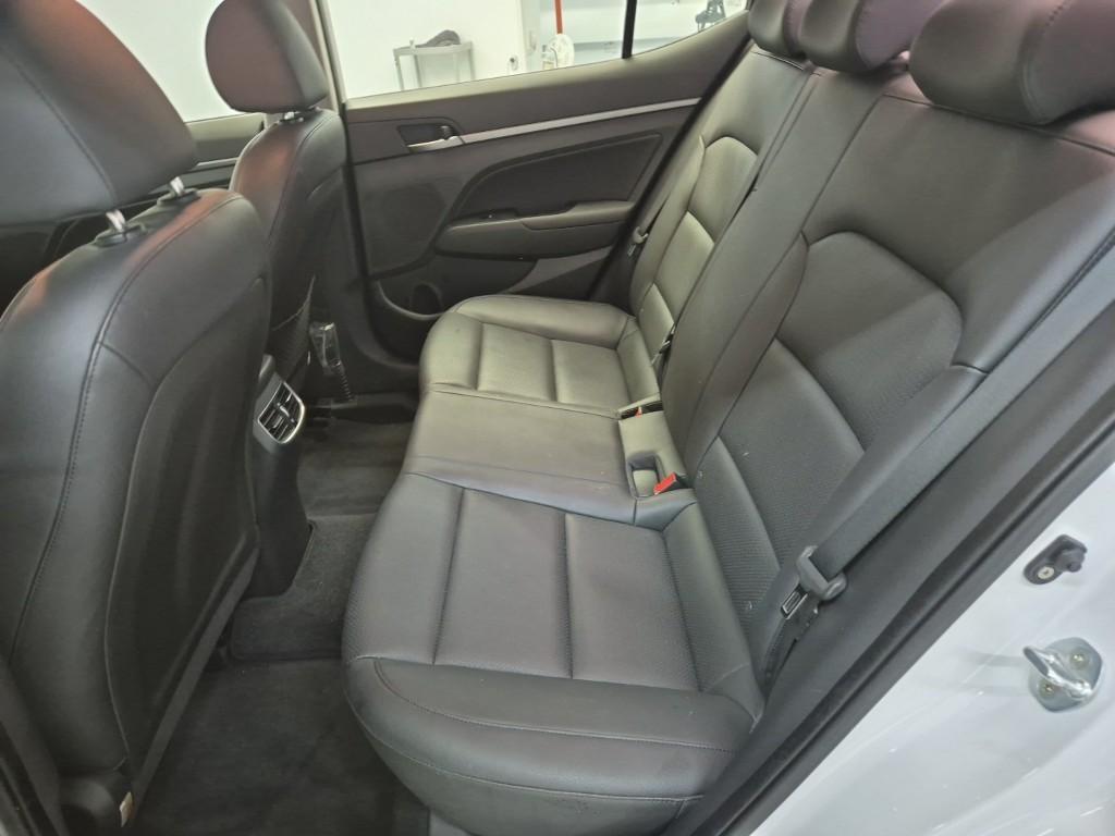 HYUNDAI Avante - Vista 12