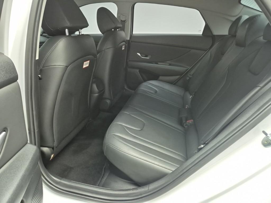 HYUNDAI Avante - Vista 12