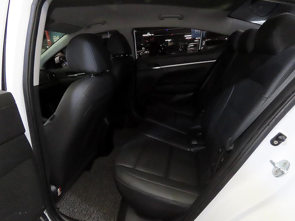 HYUNDAI Avante - Vista 7
